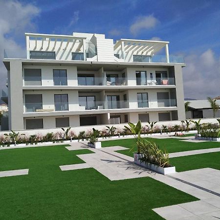 Apartamento En Primera Linea De Playa, Con Piscina Y Garaje En Torrox Costa Exterior foto