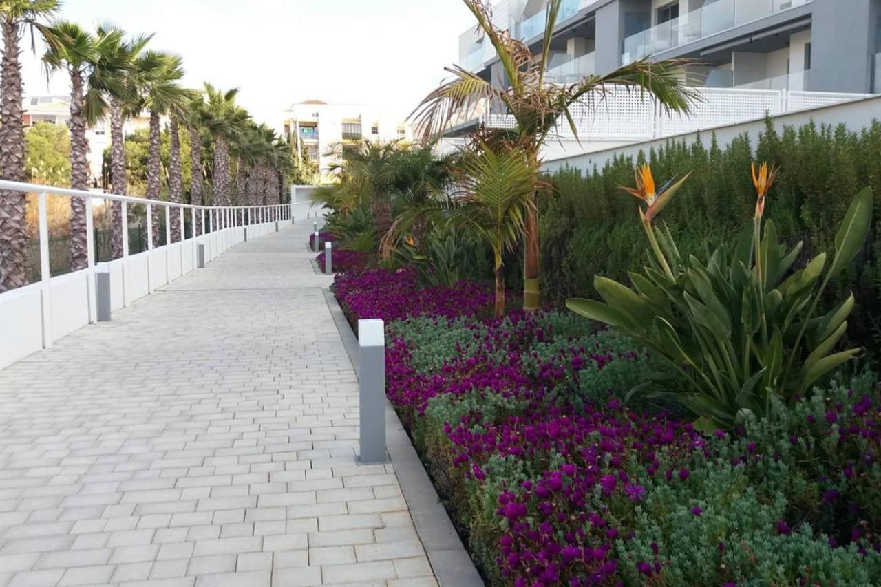 Apartamento En Primera Linea De Playa, Con Piscina Y Garaje En Torrox Costa Exterior foto