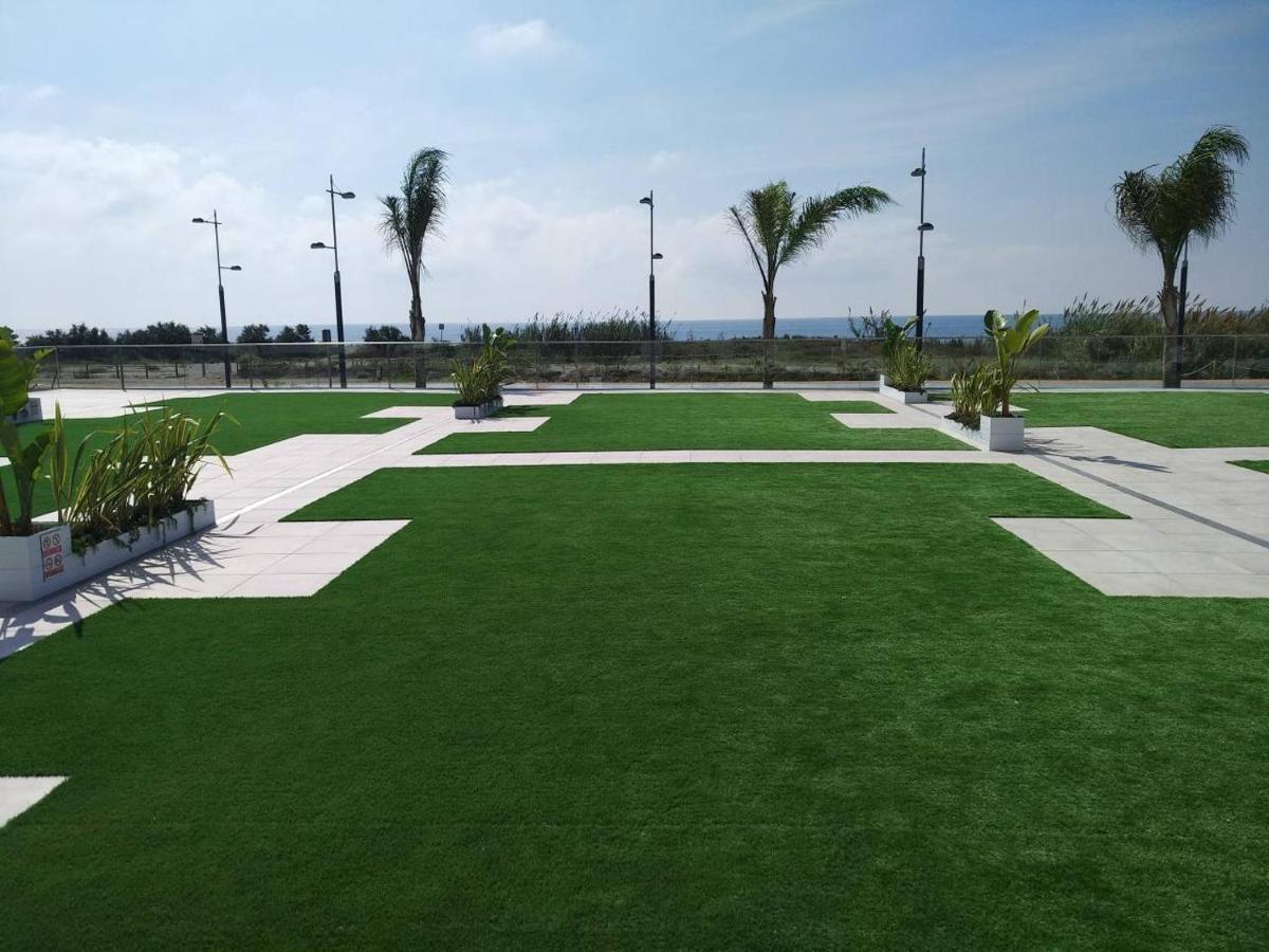 Apartamento En Primera Linea De Playa, Con Piscina Y Garaje En Torrox Costa Exterior foto